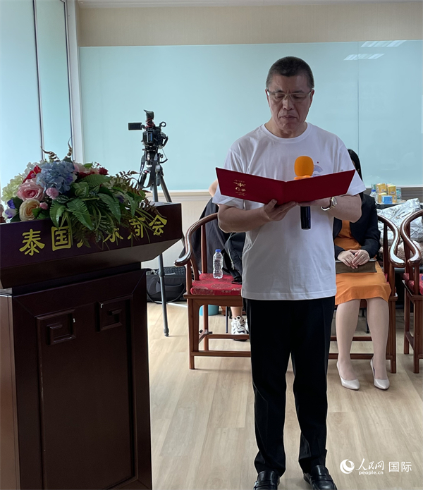 泰國浙江商會(huì)會(huì)長(zhǎng)祁曉云受泰國華僑華人和駐泰各級(jí)商會(huì)機(jī)構(gòu)委托發(fā)出倡議，華僑華人群體將積極助力亞運(yùn)會(huì)舉行。人民網(wǎng)記者 劉慧攝