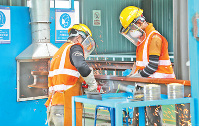 中企承建的馬東鐵項目創(chuàng)造就業(yè)機會超過1.8萬個，合作的當地企業(yè)超過1900家——為促進馬來西亞東西海岸互聯(lián)互通貢獻力量（共建“一帶一路”第一現(xiàn)場）