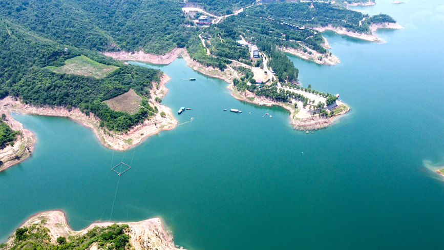 河南洛陽市孟津區(qū)境內的黃河小浪底風景區(qū)黃鹿山景點風光。黃政偉攝