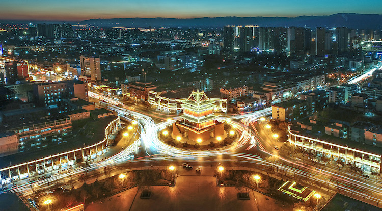 平陽(yáng)大地夜景璀璨迷人。