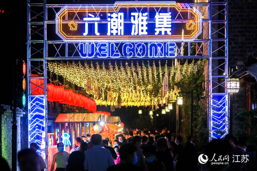 潮生活、潮文化，熙南里街區(qū)內(nèi)的六潮雅集受到人們的關(guān)注。熙熙攝