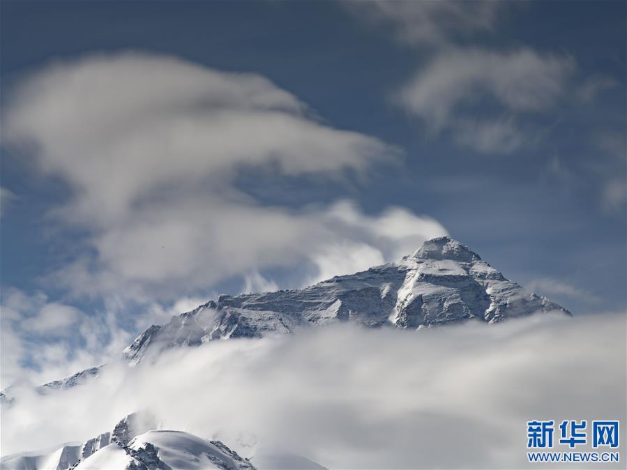 （2020珠峰高程測量·新華視界）（18）看珠峰云卷云舒 觀巔峰千姿百態(tài)