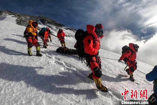 中國登山者伸援手一外籍登山運動員珠峰北坡獲救