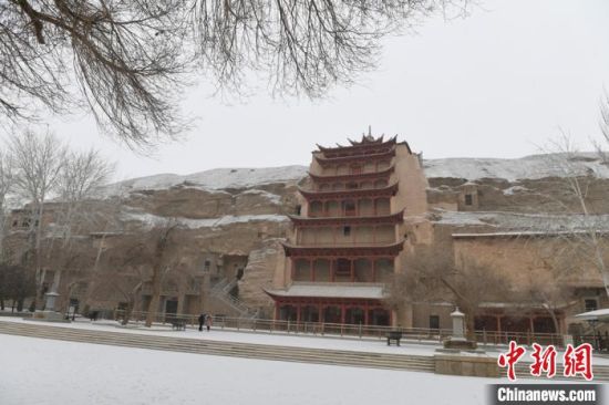 圖為2017年1月拍攝的莫高窟九層樓雪景。(資料圖) 楊艷敏 攝