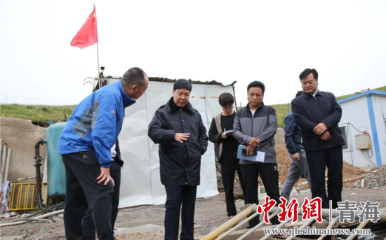 圖為黃南州有關領導現場踏勘、督導生態(tài)環(huán)保責任落實情況現場。黃宣攝