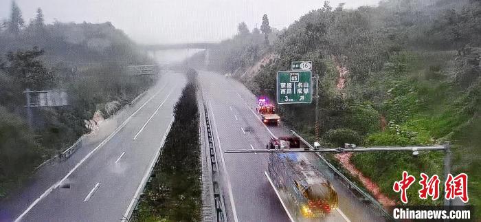 四川多地發(fā)布強降雨地災(zāi)預(yù)警轉(zhuǎn)移民眾42993人