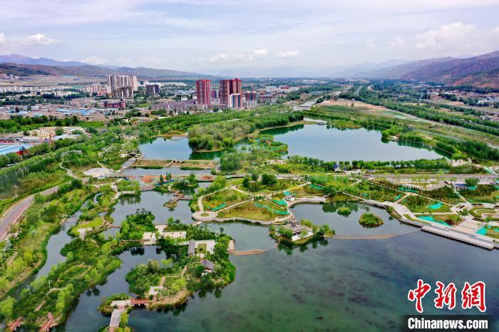 西北城市西寧立生態(tài)文明高地新典范：“一城山水、百園千姿”