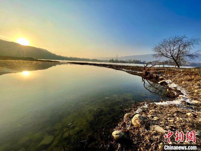 圖為青海省化隆縣黃河濕地景色?！±钣穹?攝