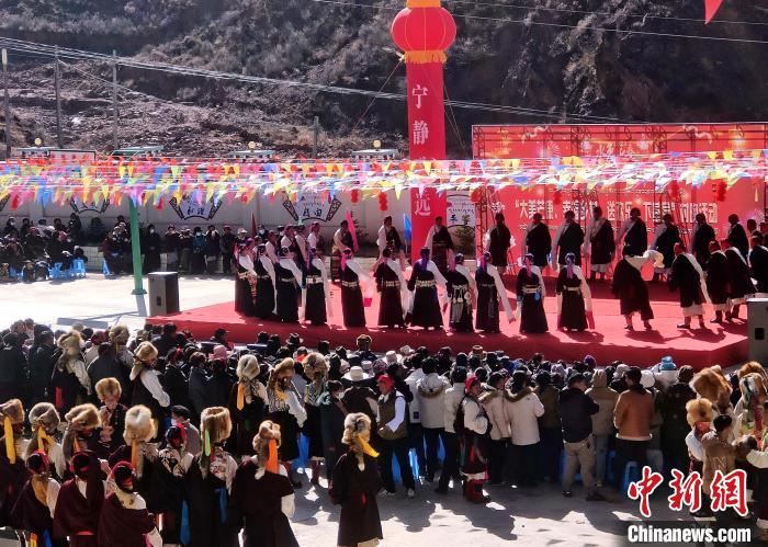文藝活動(dòng)全景?！∶⒖悼h委宣傳部供圖