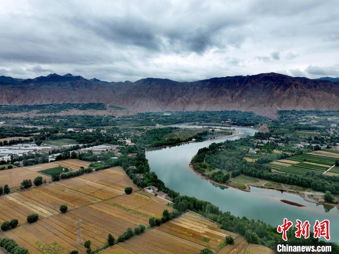 圖為黃河岸畔景色。(資料圖) 李玉峰 攝