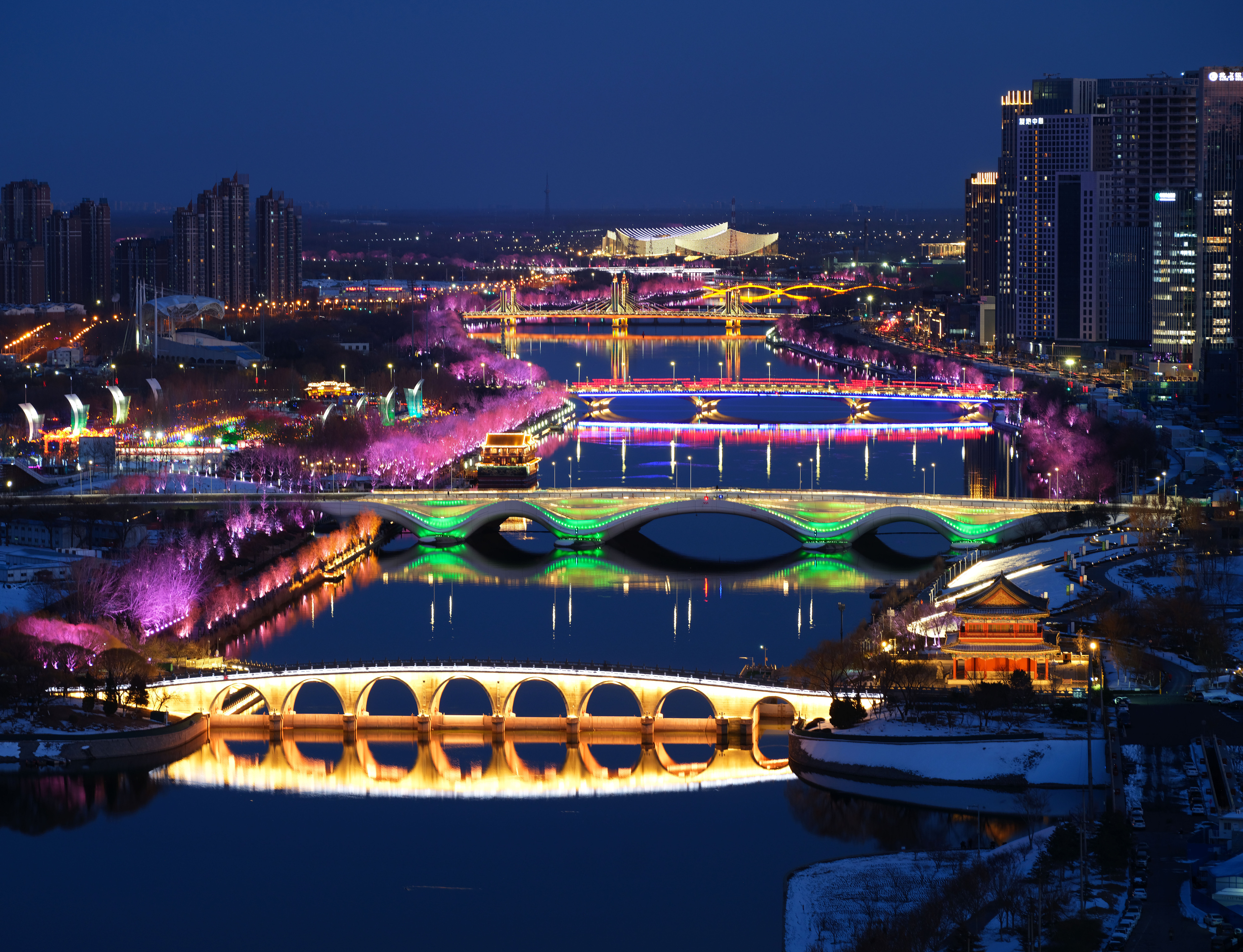 2024年2月22日，京杭大運河北京通州段夜景。