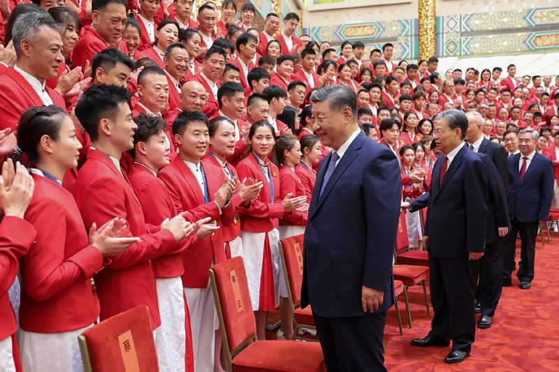 2024年8月20日，習(xí)近平總書記在人民大會堂接見第33屆夏季奧林匹克運(yùn)動會中國體育代表團(tuán)全體成員。