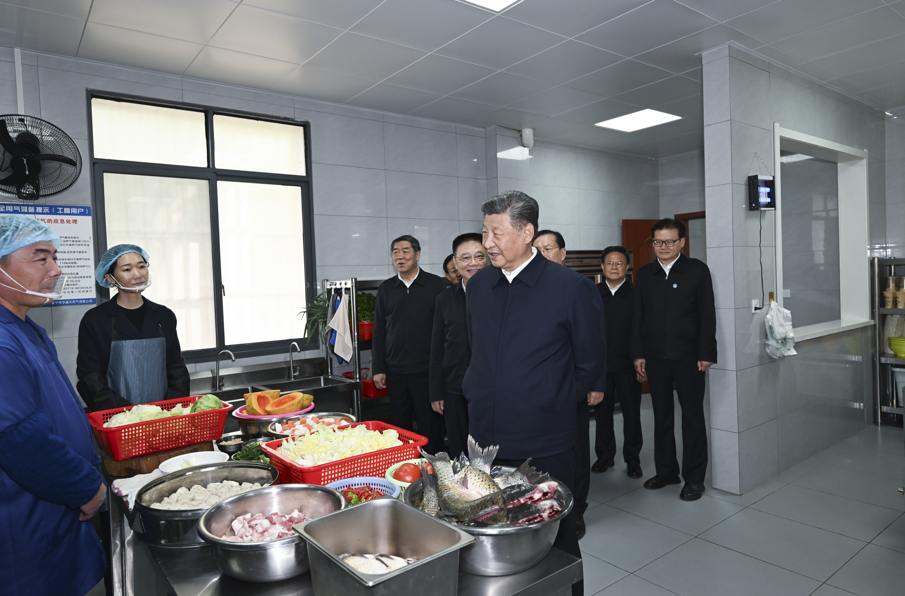 2024年11月5日，習(xí)近平總書記在湖北省咸寧市嘉魚縣潘家灣鎮(zhèn)四邑村考察。