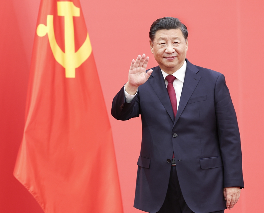 2022年10月23日，習(xí)近平在北京人民大會(huì)堂同采訪中共二十大的中外記者親切見面。