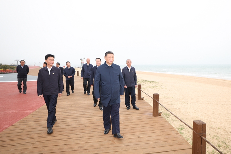 2024年5月22日，習(xí)近平總書記在山東日照陽光海岸綠道考察。