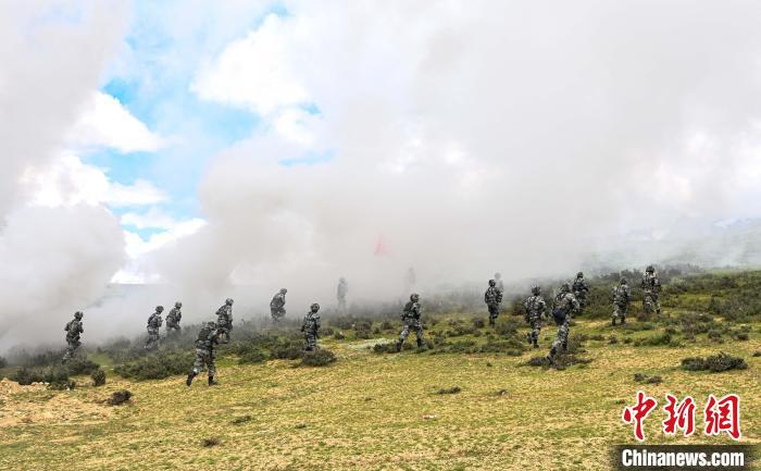 近萬精兵列陣西藏軍區(qū)組織“雪域使命-2021”演習