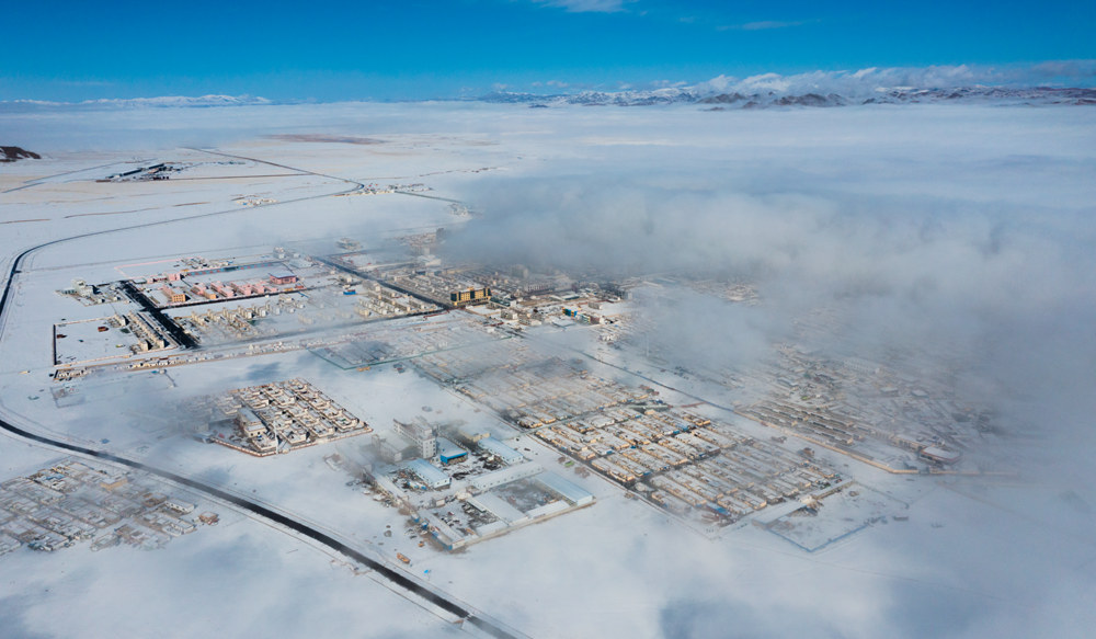 西藏阿里地區(qū)改則縣迎來初雪，銀裝素裹，美如畫卷。