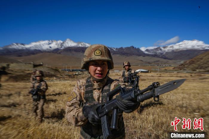 西藏山南軍分區(qū)某團(tuán)開展“征戰(zhàn)練兵場”系列活動(dòng)