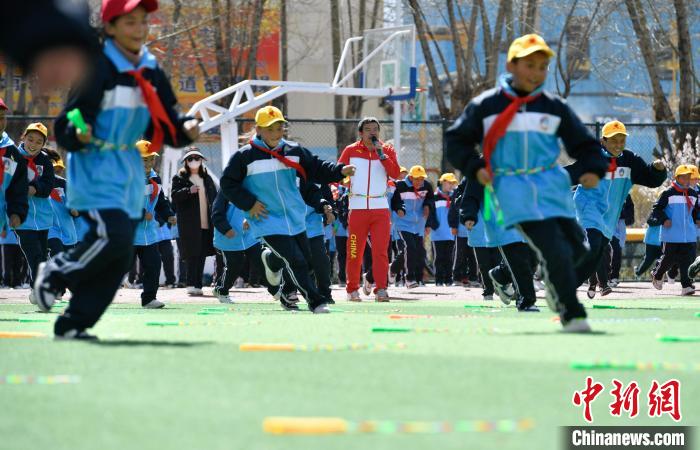 西藏拉薩開展跳繩進(jìn)校園活動