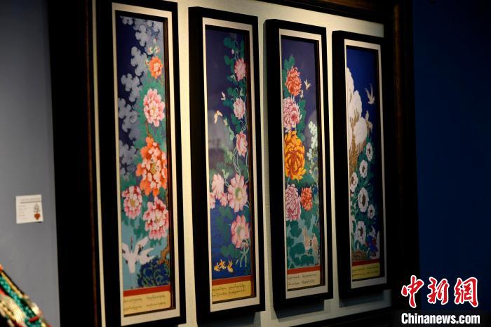 圖為5月16日，展覽中新創(chuàng)唐卡作品《四季花》?！±盍?攝