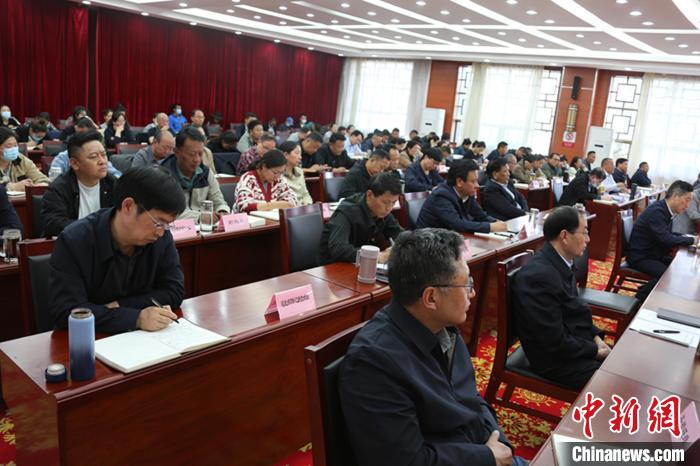 圖為專題黨課現(xiàn)場。　貢桑拉姆 攝