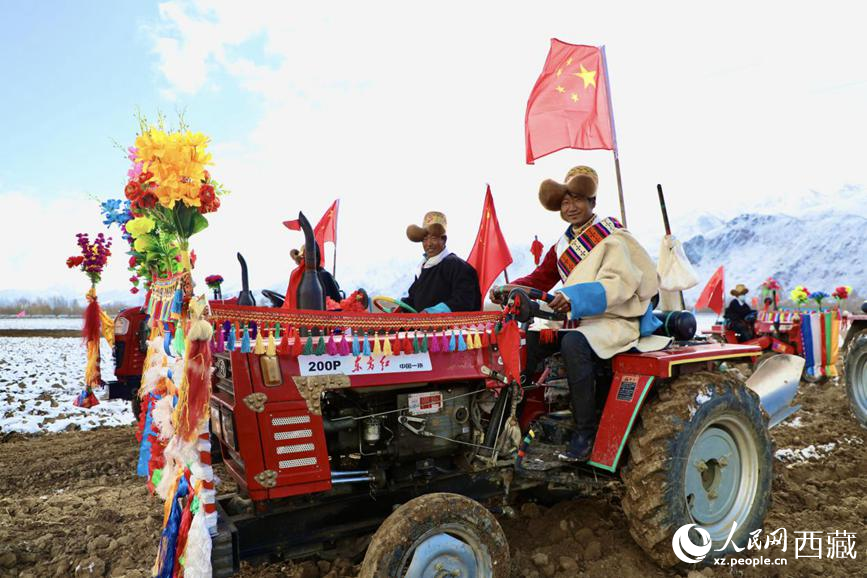 拉薩市墨竹工卡縣唐加鄉(xiāng)莫沖村的春耕儀式現(xiàn)場(chǎng)。人民網(wǎng) 次仁羅布攝